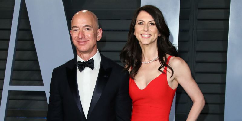 Jeff Bezos in MacKenzie Bezos