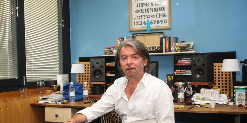 Prenavlja svoj studio