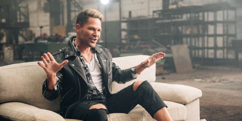 VIDEO: Sebastian, prvi slovenski najstniški idol, je nazaj!