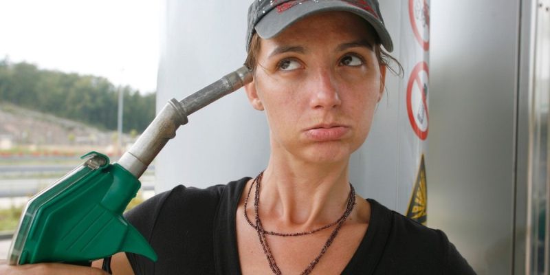 bencin, točenje goriva, gorivo.jpg