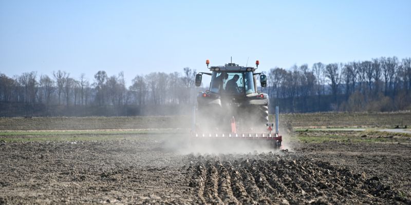 poljedeljstvo, kmetovanje, suša, traktor, njiva