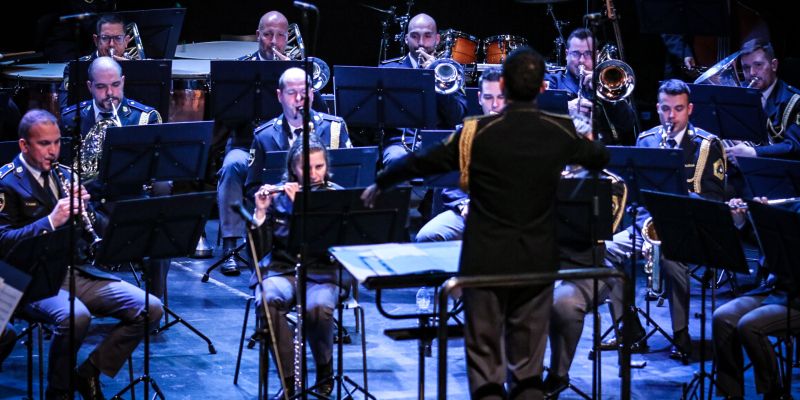 koncert, policija, gledališče-park