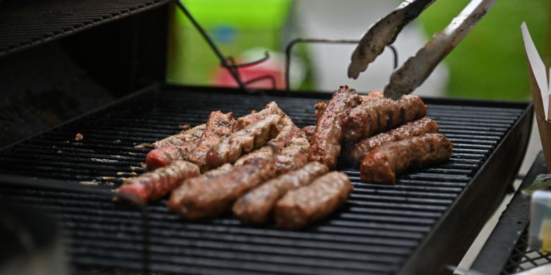 simbolična, grill, žar, piknik, čevapčiči