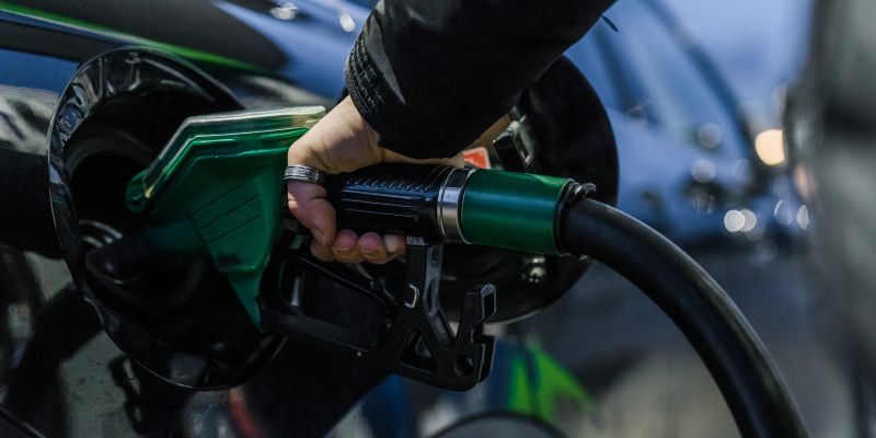 bencin, bencinska, točenje, gorivo.jpg