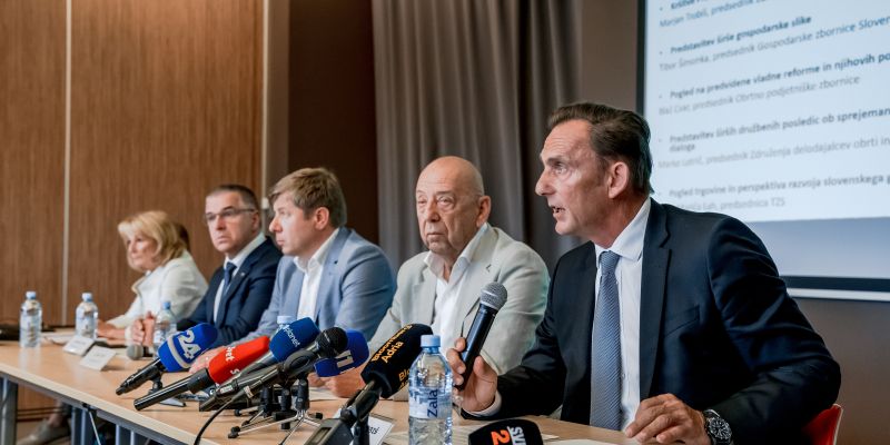 novinarska-konferenca, delodajalci