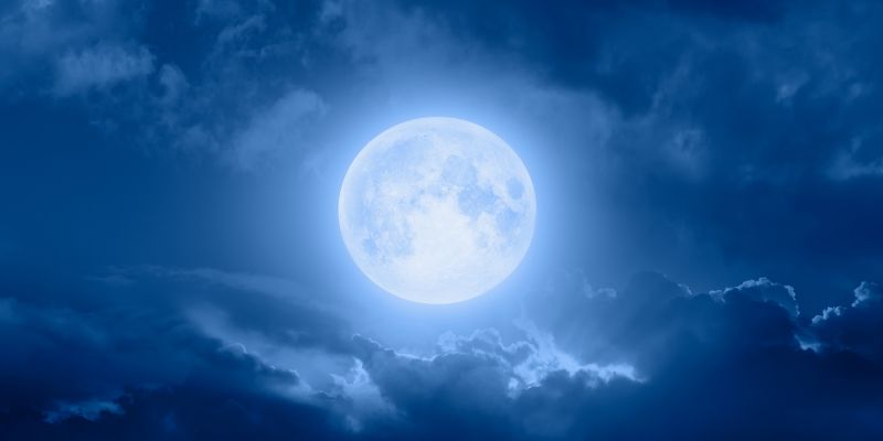 Modra polna luna.jpg