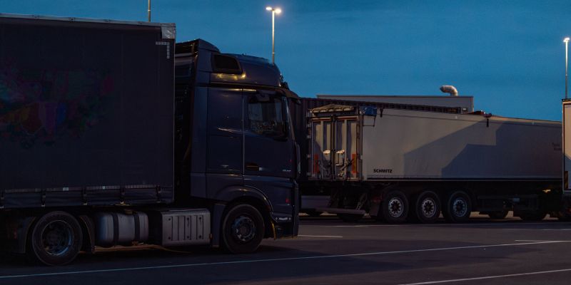 simbolična, postajališče-za-tovorna-vozila, tovornjake, tovornjak, parkirišče, prevozništvo