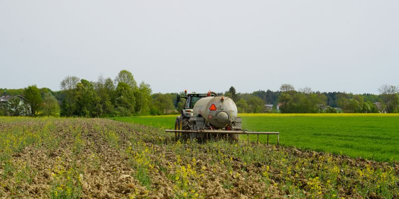 kmetijstvo, poljedeljstvo, njive, traktor, gnojenje