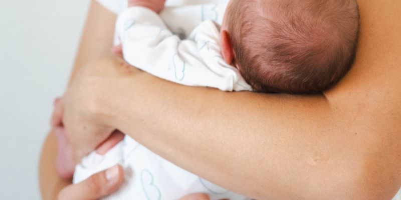 novorjenček, dojenje, dojenček, previjanje, rojstvo-otroka