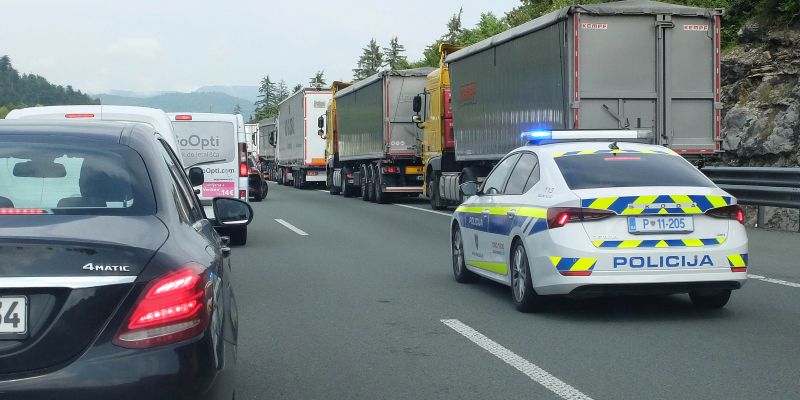 avtocesta, policija, zastoj, reševalni pas