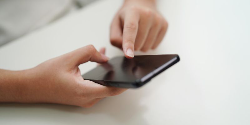 mobilni telefon, najstnik.jpg