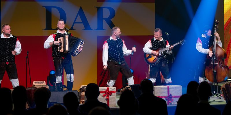 Ansambel Dar predstavlja novo hudomušno polko