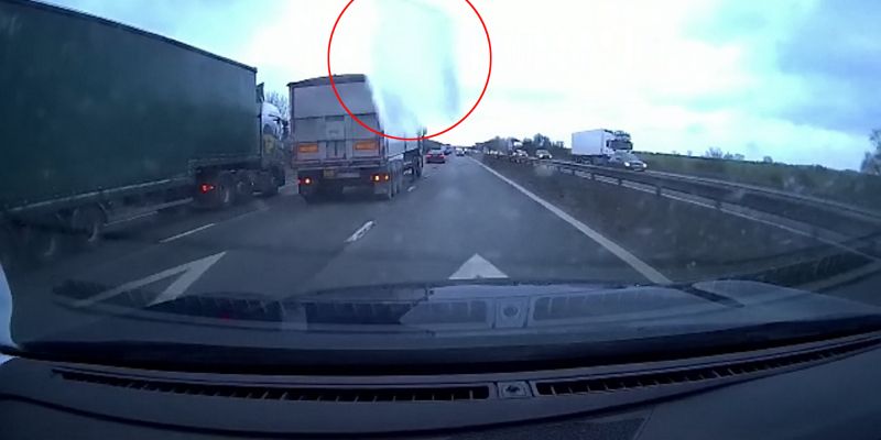 led, tovornjak, pada