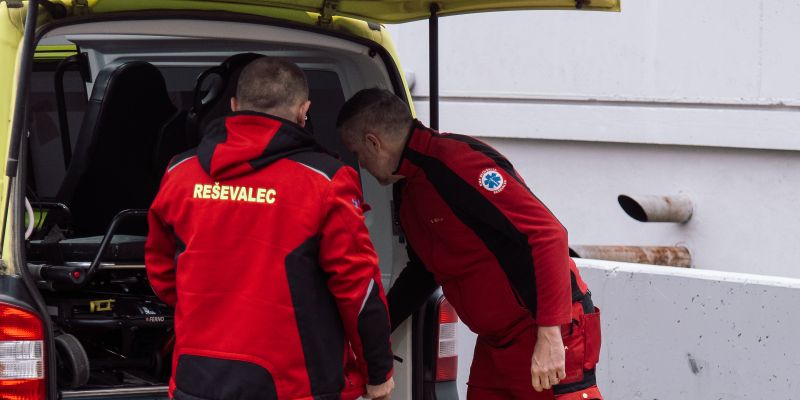 simbolična, reševalno-vozilo, reševalec, reševalci, prvi-posredovalci, rešilec