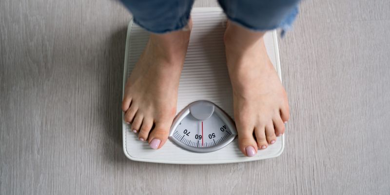 Ženska, tehtanje, hujsanje, kilogrami, dieta
