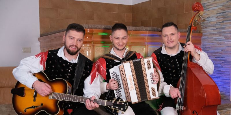 Vrabci na festivalski oder s pesmijo, ki se jim je takoj vtisnila v srce