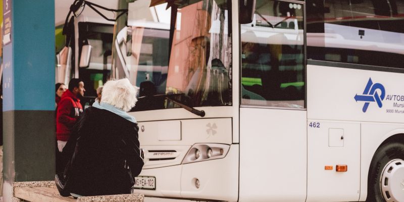 simbolična, avtobusna-postaja, murska-sobota, upokojenci, starejši