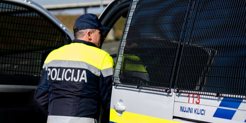policija, simbolična, policijski-avto