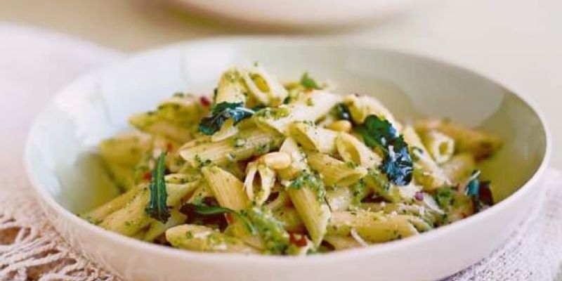 peresniki z brokolijevim pestom