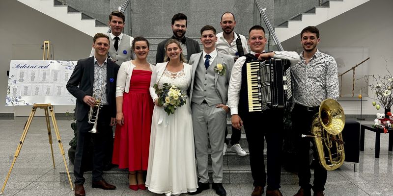 Pri Šmarnogorskem kvintetu zapeli poročni zvonovi