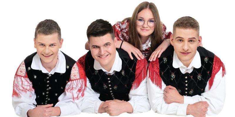 Po uspešnem nastopu na Alpskem večeru, Vetrnjaki s prvim valčkom