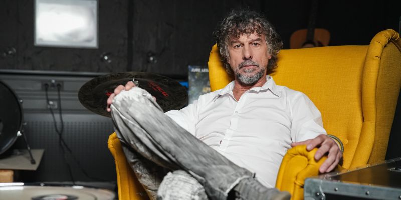 Jan Cvitkovič, eden najbolj samosvojih slovenskih filmskih ustvarjalcev, se tokrat predstavlja tudi