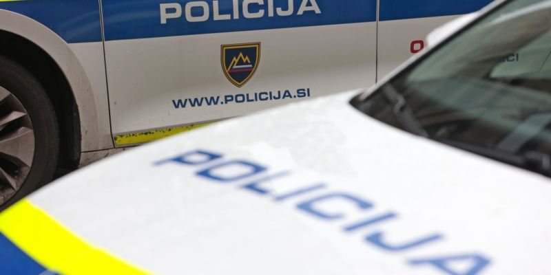 941161_policija_avto2.jpg
