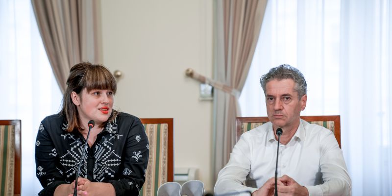 Nika Kovač, Robert Golob