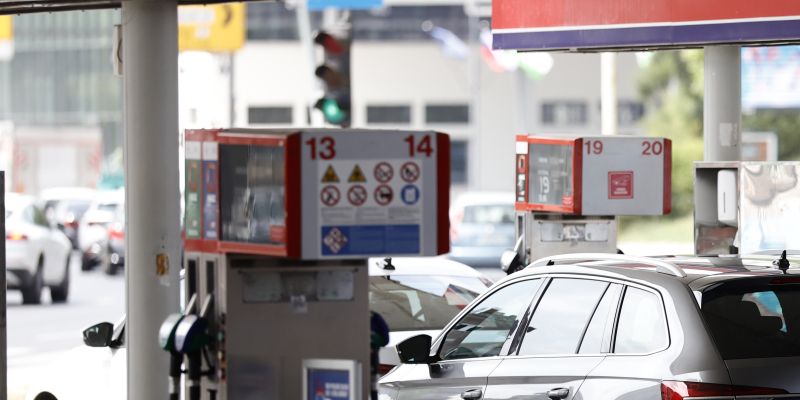 gorivo tankanje bencin.JPG