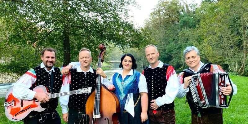 Vsa v belem. Valček Ansambla Petra Finka.