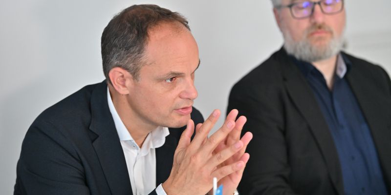 Demokrati, konkretno, anže logar, janez demšar