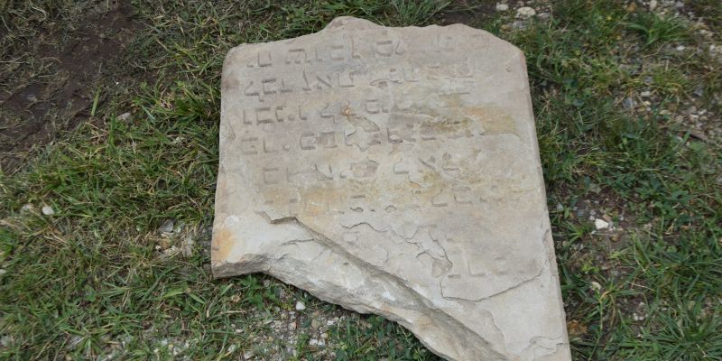 pomurski-muzej-murska-sobota, arheoloska-izkopavanja, judovski-nagrobnik