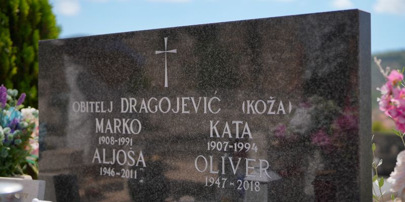 Grob, Oliver Dragojević