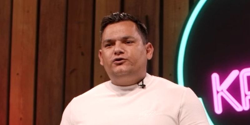 Na male ekrane prihaja priljubljeni romski komik Andrej Bakreni