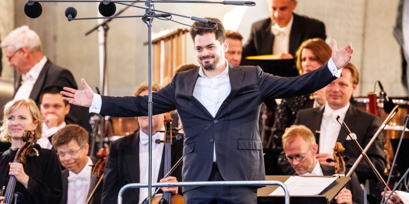 dirigent lahav šani.jpg