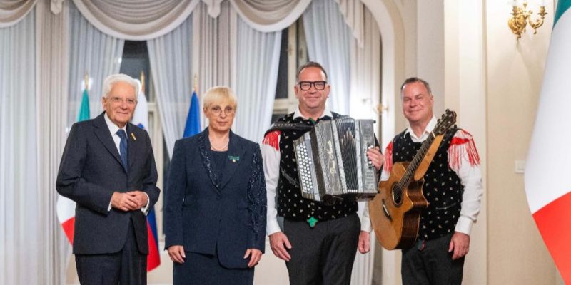 Ko harmonika zazveni tudi v predsedniški palači: nastop pred predsednikoma