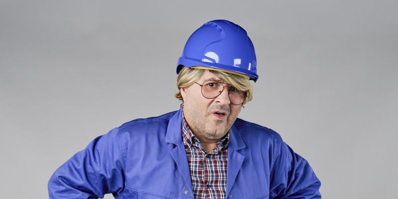 Prihaja hišnik Oton Estrih