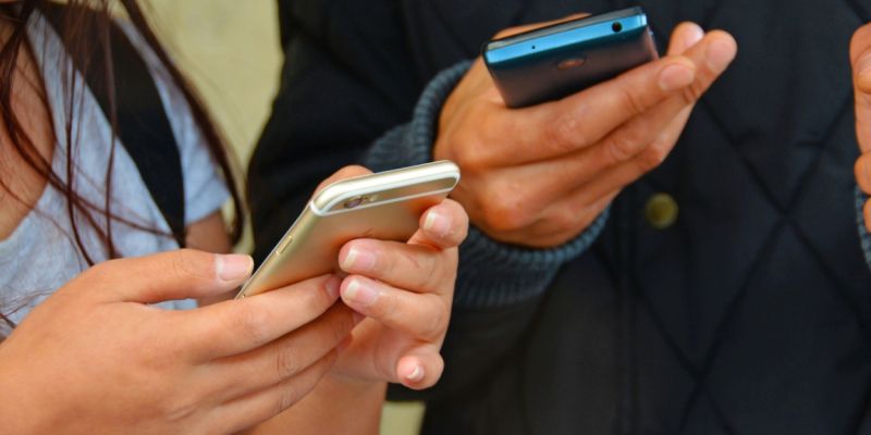 950625_mobilni_telefon_gostovanje_004.jpg