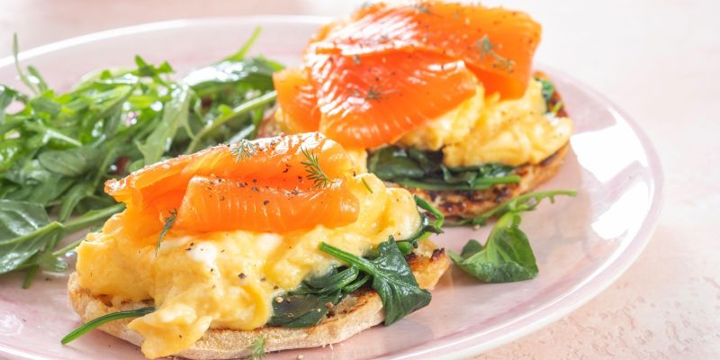 umešana jajca, losos