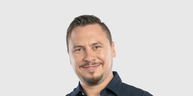 Nejc Drobnič v novi oddaji: Veseljak, ki ubrano povezuje Slovenijo