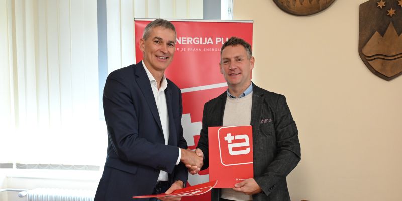 Energija plus podpisala pogodbo za postavitev skoraj 1 MW sončnih elektrarn