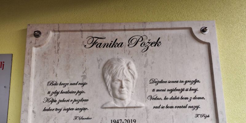 Faniki Požek nedavno postavili spominsko ploščo