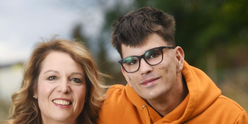 mama-urska-in-sin-lars-kajfez