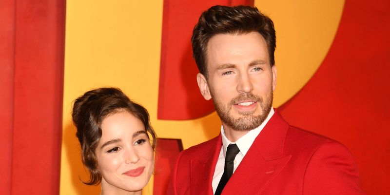 Alba Baptista, Chris Evans.jpg