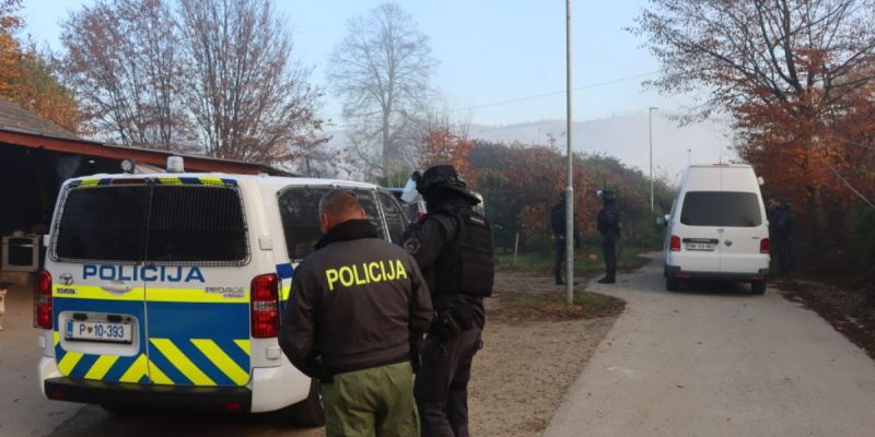 hisne-preiskave zabjak brezje novo mesto romi policija