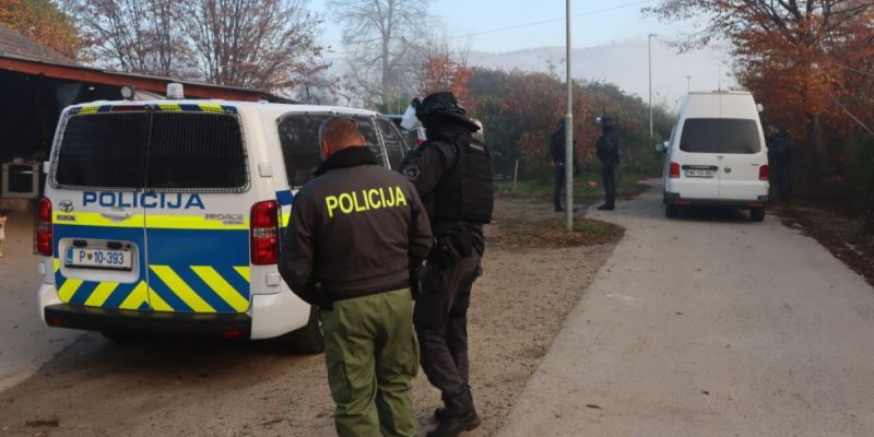 hisne-preiskave zabjak brezje novo mesto romi policija