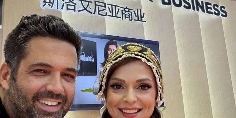 Natalija Verboten na Kitajskem predstavljala Slovenijo v narodni noši