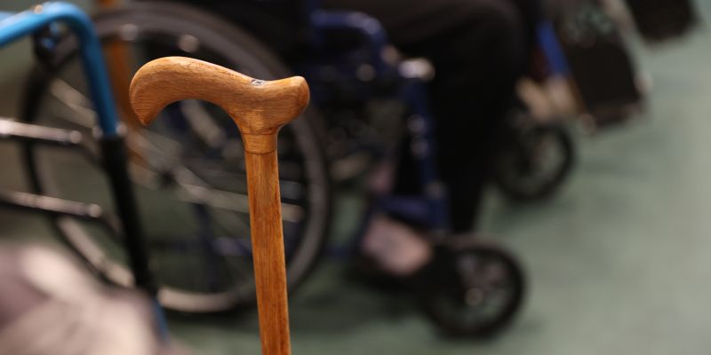 dolgotrajna oskrba, upokojenec