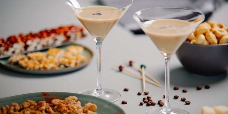 Kavni koktajl in karamelizirani orehi_Foto Vida Habijanic.jpg