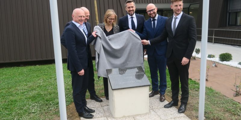 LITIJA gradnja SUC temeljni kamen.JPG